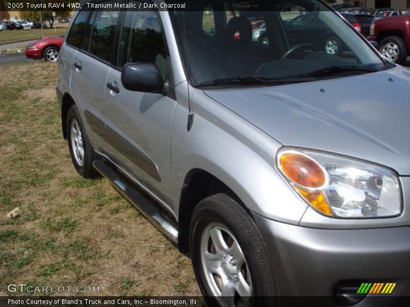 Titanium Metallic / Dark Charcoal 2005 Toyota RAV4 4WD