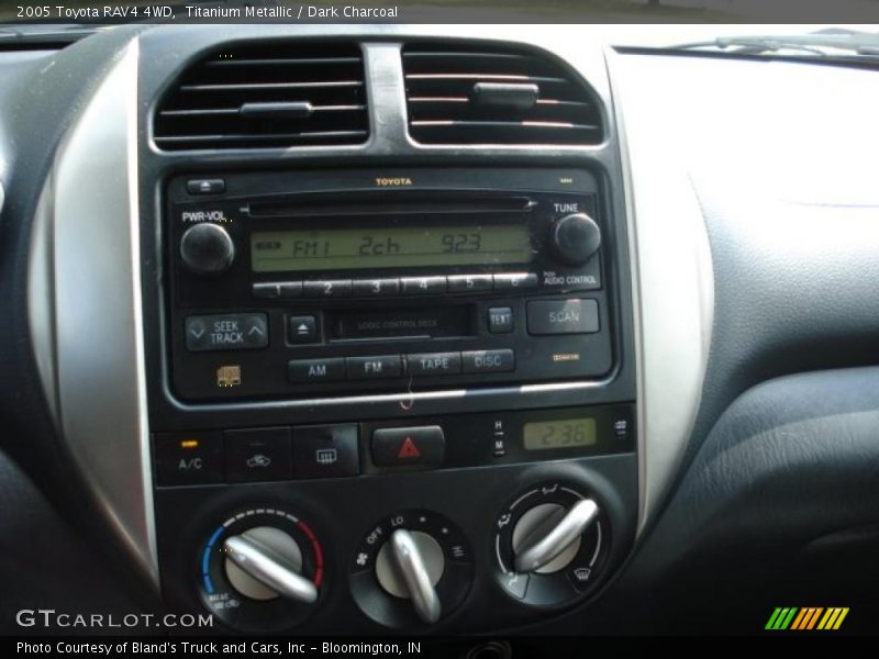 Titanium Metallic / Dark Charcoal 2005 Toyota RAV4 4WD