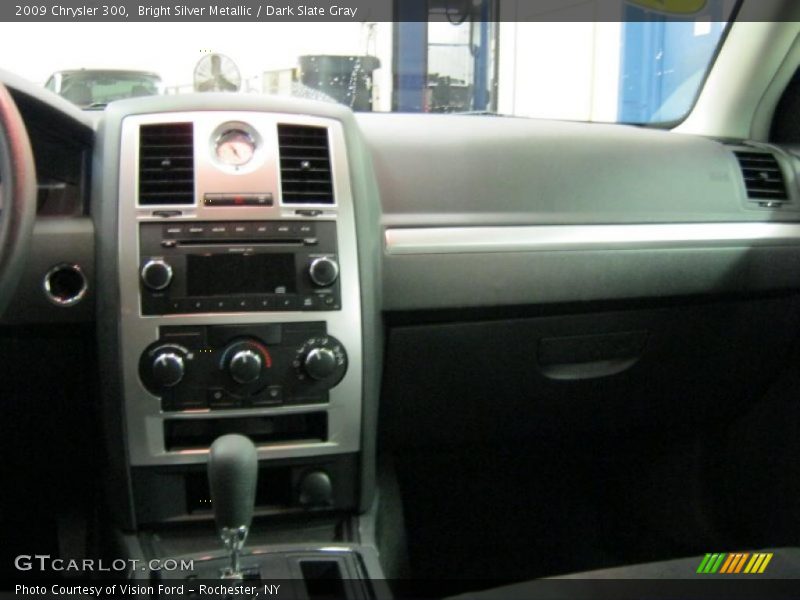 Bright Silver Metallic / Dark Slate Gray 2009 Chrysler 300