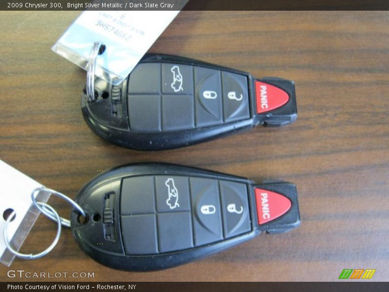 Bright Silver Metallic / Dark Slate Gray 2009 Chrysler 300