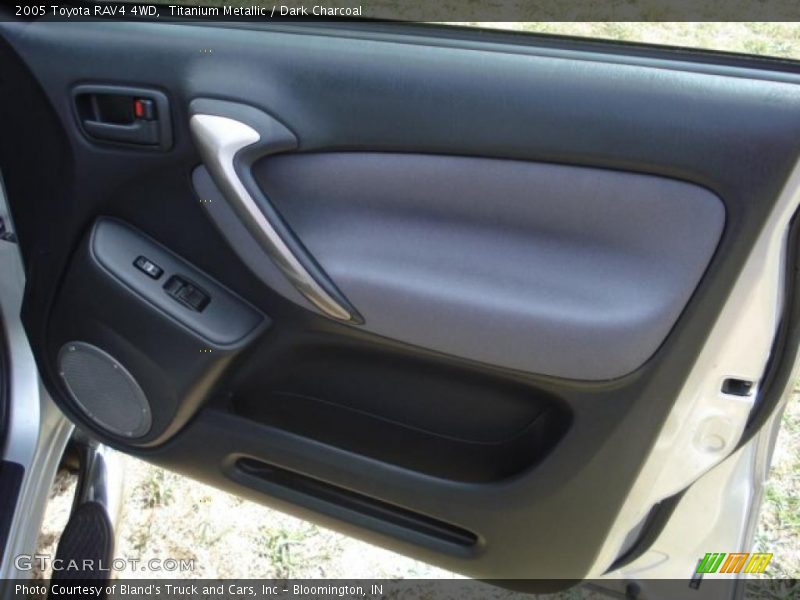 Titanium Metallic / Dark Charcoal 2005 Toyota RAV4 4WD