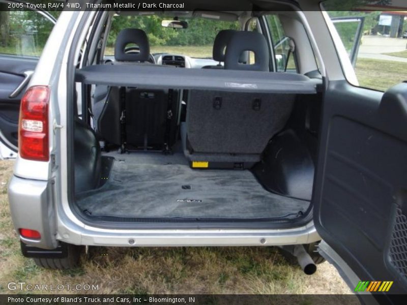 Titanium Metallic / Dark Charcoal 2005 Toyota RAV4 4WD