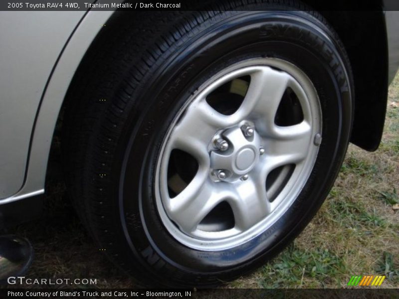 Titanium Metallic / Dark Charcoal 2005 Toyota RAV4 4WD