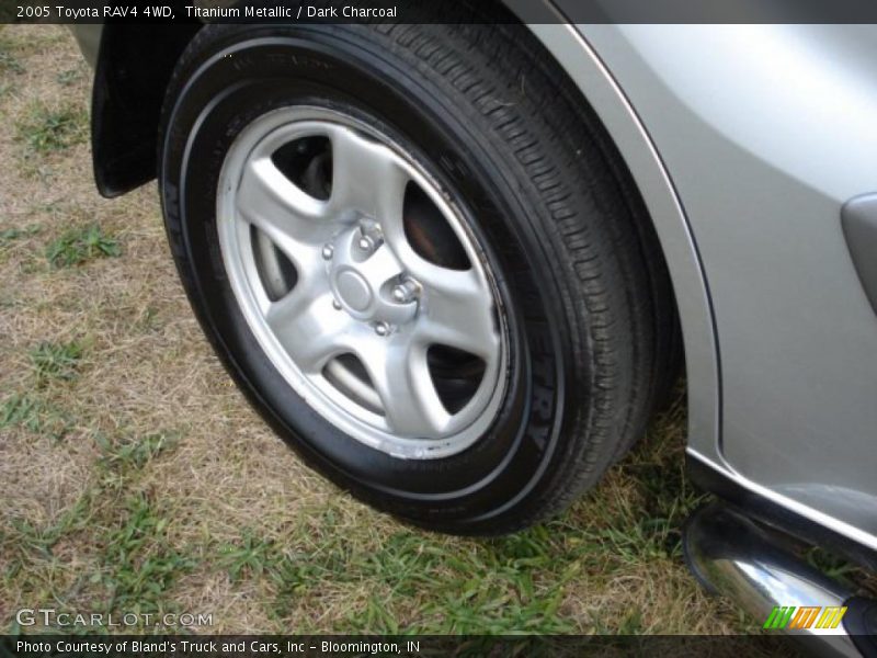 Titanium Metallic / Dark Charcoal 2005 Toyota RAV4 4WD