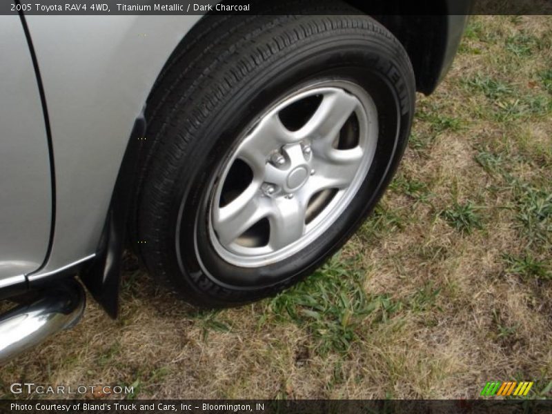 Titanium Metallic / Dark Charcoal 2005 Toyota RAV4 4WD