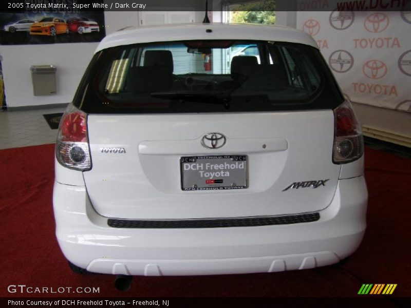 Super White / Dark Gray 2005 Toyota Matrix