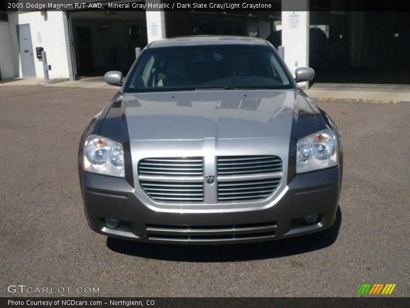 Mineral Gray Metallic / Dark Slate Gray/Light Graystone 2005 Dodge Magnum R/T AWD