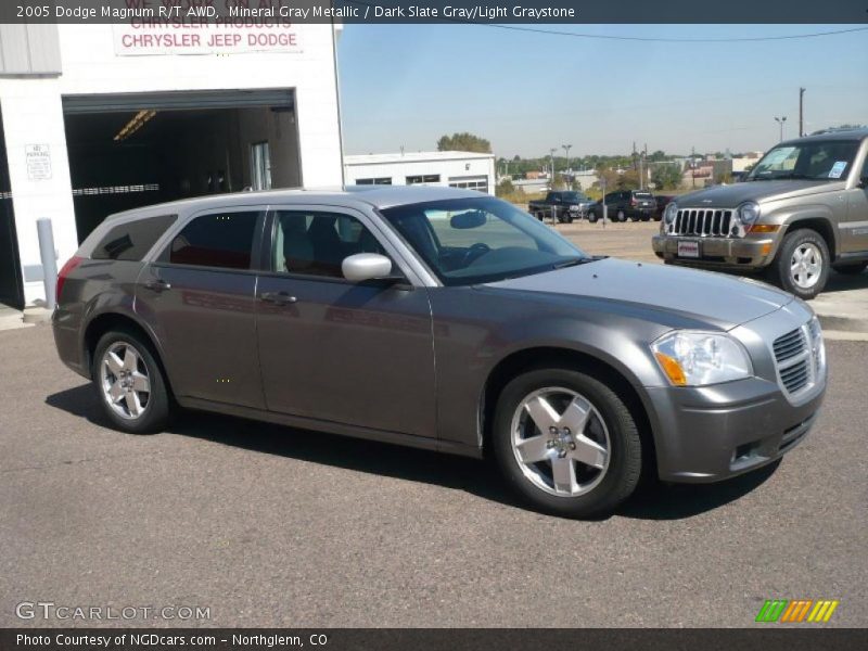 Mineral Gray Metallic / Dark Slate Gray/Light Graystone 2005 Dodge Magnum R/T AWD