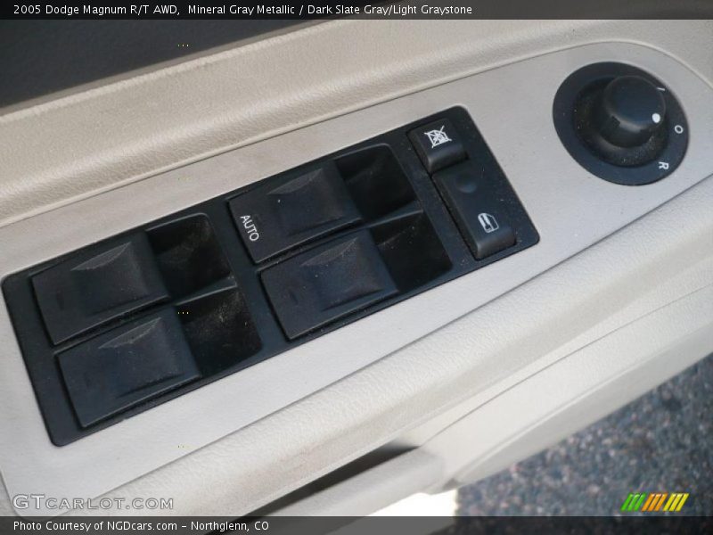 Mineral Gray Metallic / Dark Slate Gray/Light Graystone 2005 Dodge Magnum R/T AWD