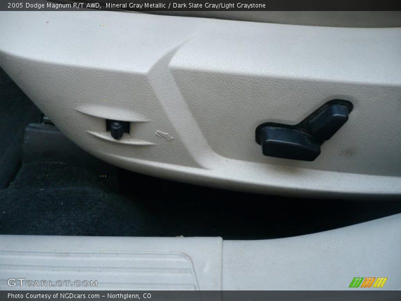 Mineral Gray Metallic / Dark Slate Gray/Light Graystone 2005 Dodge Magnum R/T AWD