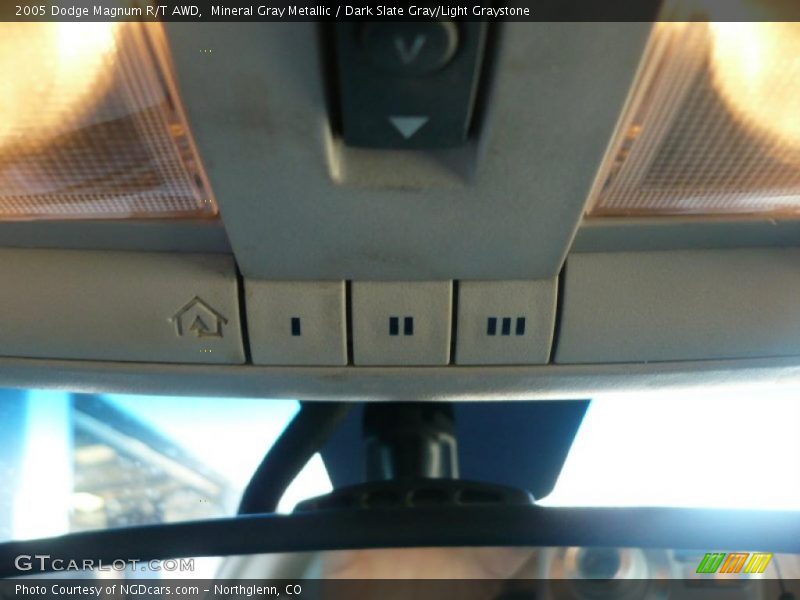 Mineral Gray Metallic / Dark Slate Gray/Light Graystone 2005 Dodge Magnum R/T AWD