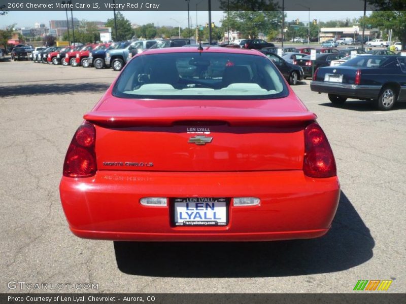 Victory Red / Gray 2006 Chevrolet Monte Carlo LS