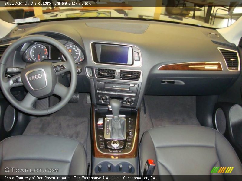 Brilliant Black / Black 2011 Audi Q5 3.2 quattro