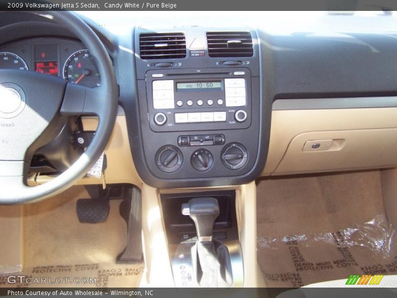 Candy White / Pure Beige 2009 Volkswagen Jetta S Sedan