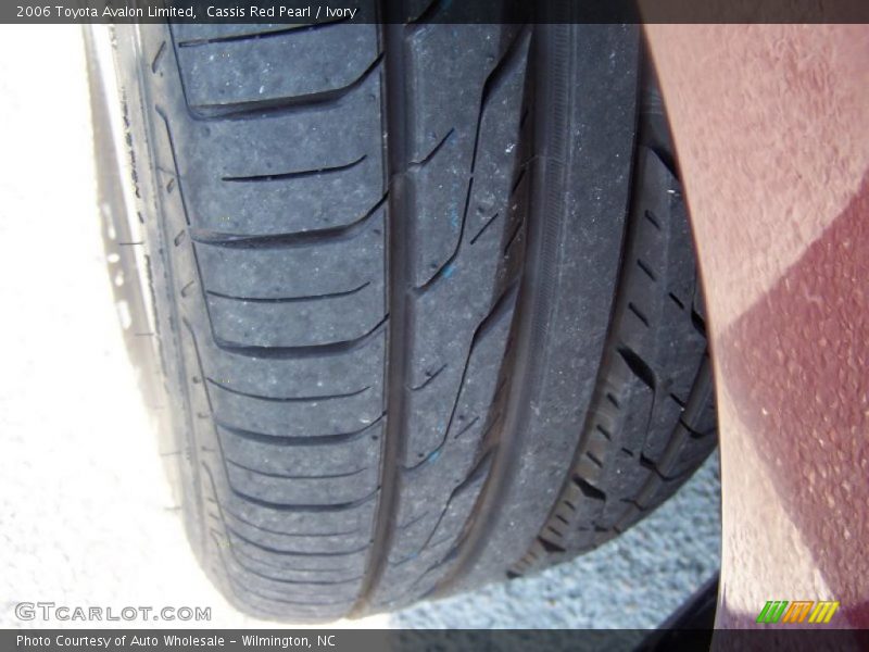 Cassis Red Pearl / Ivory 2006 Toyota Avalon Limited