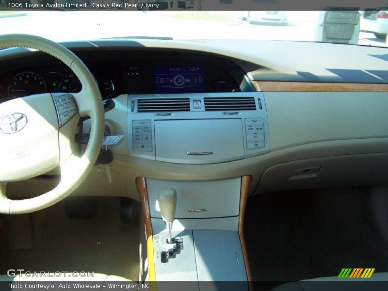 Cassis Red Pearl / Ivory 2006 Toyota Avalon Limited