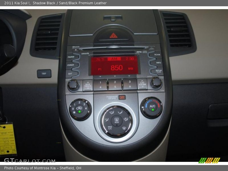 Shadow Black / Sand/Black Premium Leather 2011 Kia Soul !