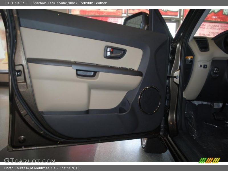 Shadow Black / Sand/Black Premium Leather 2011 Kia Soul !