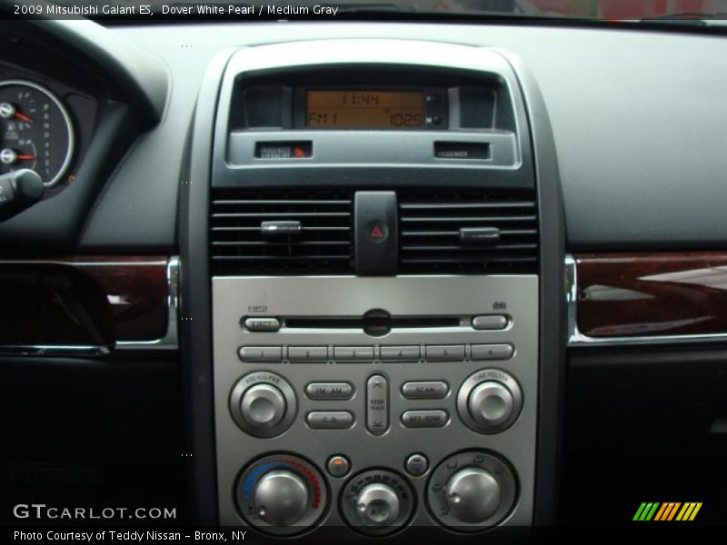 Dover White Pearl / Medium Gray 2009 Mitsubishi Galant ES