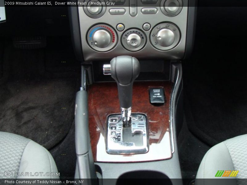 Dover White Pearl / Medium Gray 2009 Mitsubishi Galant ES