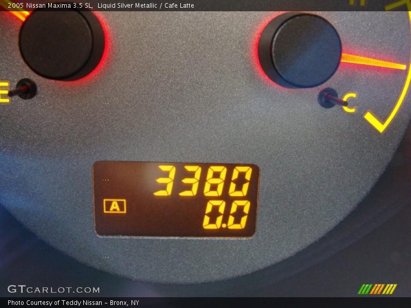 Liquid Silver Metallic / Cafe Latte 2005 Nissan Maxima 3.5 SL