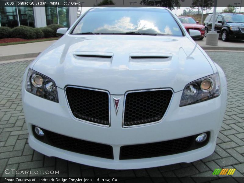 White Hot / Onyx 2009 Pontiac G8 Sedan