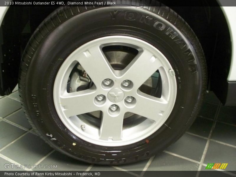 Diamond White Pearl / Black 2010 Mitsubishi Outlander ES 4WD