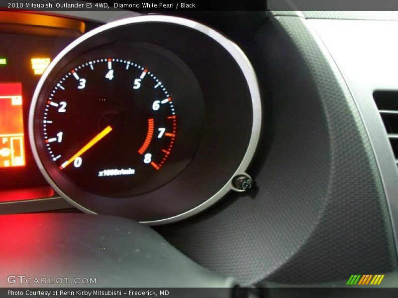 Diamond White Pearl / Black 2010 Mitsubishi Outlander ES 4WD