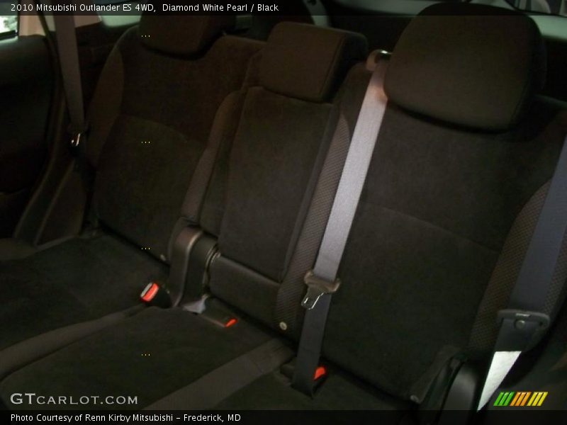 Diamond White Pearl / Black 2010 Mitsubishi Outlander ES 4WD
