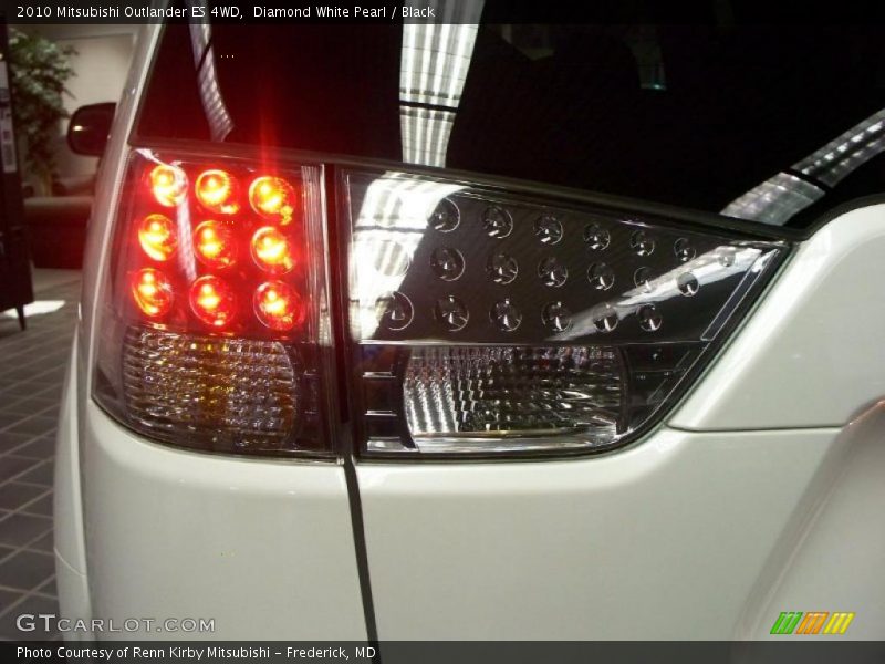 Diamond White Pearl / Black 2010 Mitsubishi Outlander ES 4WD