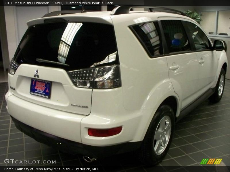 Diamond White Pearl / Black 2010 Mitsubishi Outlander ES 4WD