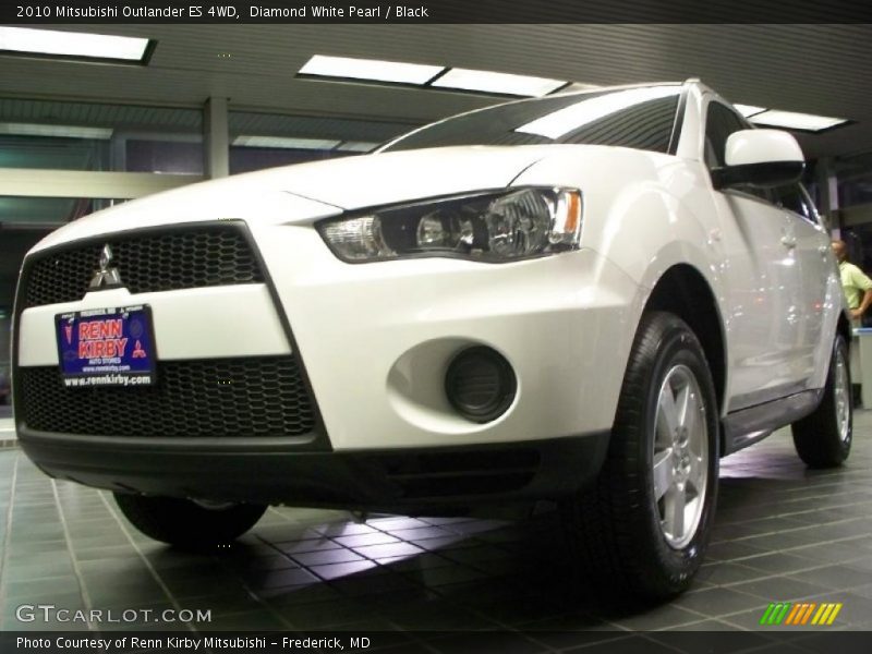 Diamond White Pearl / Black 2010 Mitsubishi Outlander ES 4WD