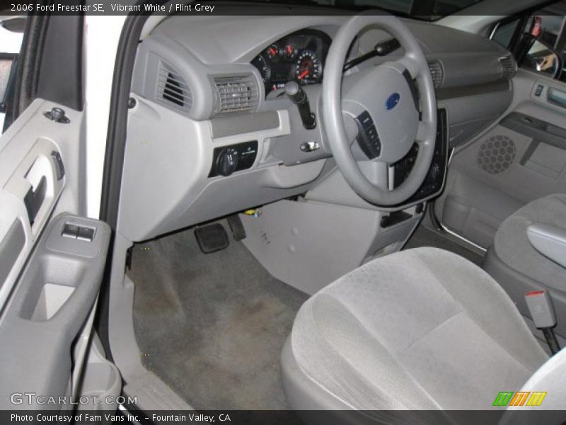 Vibrant White / Flint Grey 2006 Ford Freestar SE