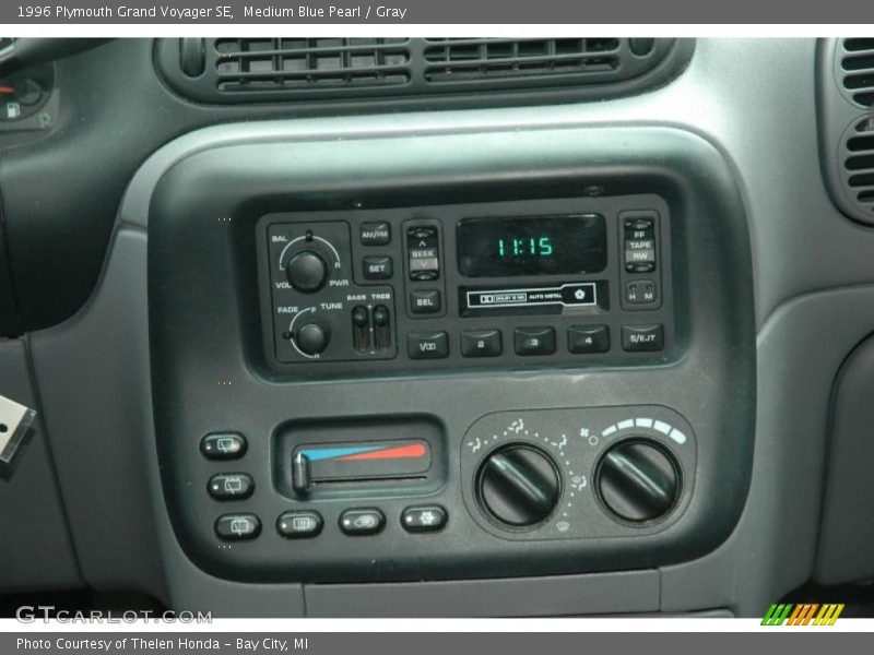 Medium Blue Pearl / Gray 1996 Plymouth Grand Voyager SE
