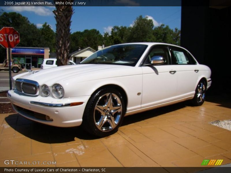 White Onyx / Ivory 2006 Jaguar XJ Vanden Plas