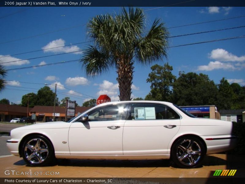 White Onyx / Ivory 2006 Jaguar XJ Vanden Plas