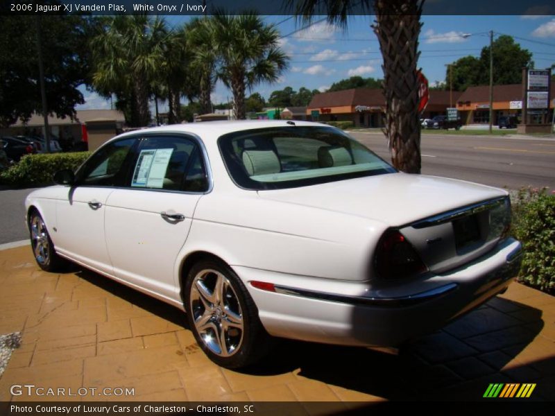 White Onyx / Ivory 2006 Jaguar XJ Vanden Plas