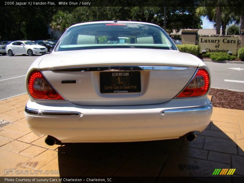 White Onyx / Ivory 2006 Jaguar XJ Vanden Plas