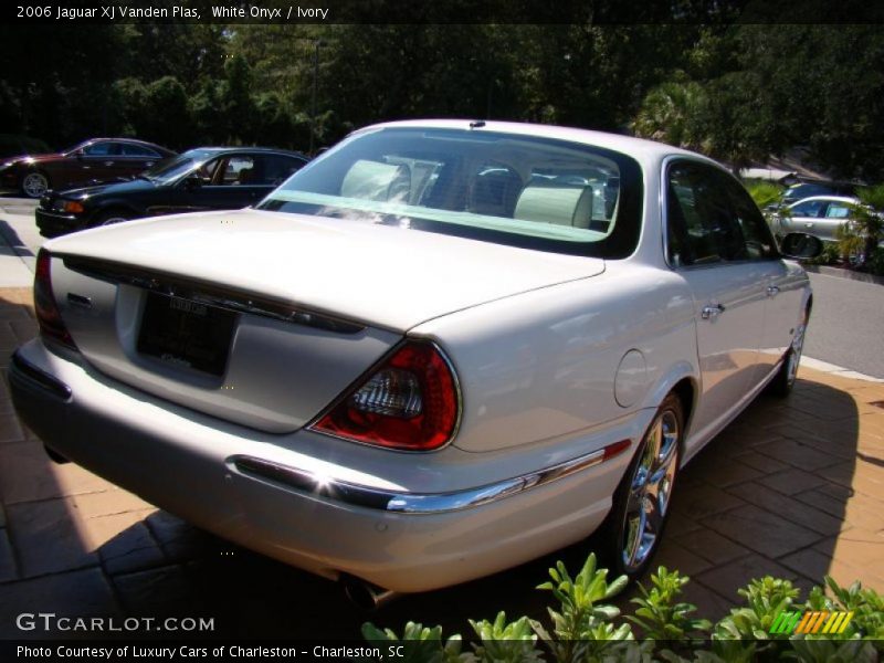 White Onyx / Ivory 2006 Jaguar XJ Vanden Plas