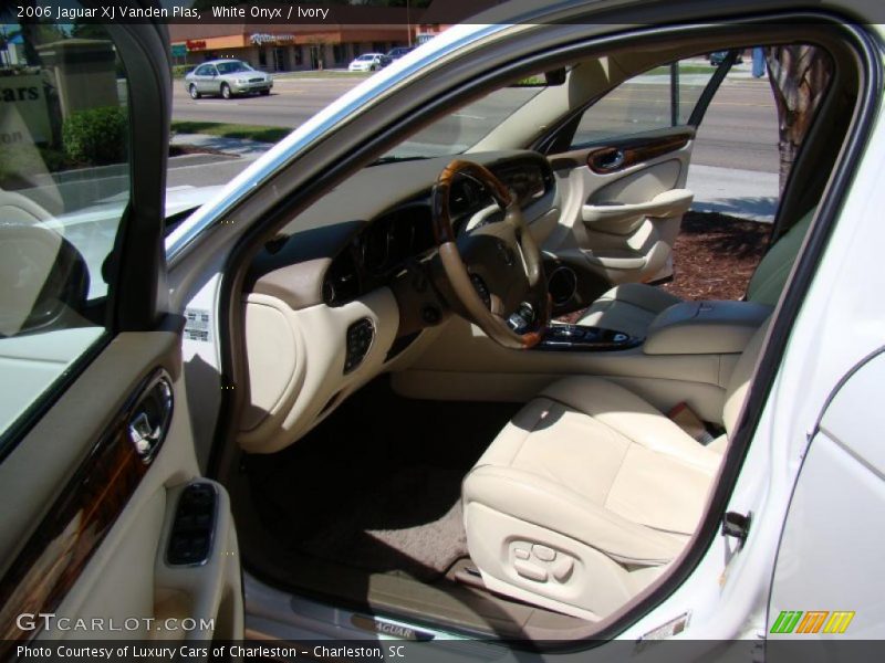 White Onyx / Ivory 2006 Jaguar XJ Vanden Plas