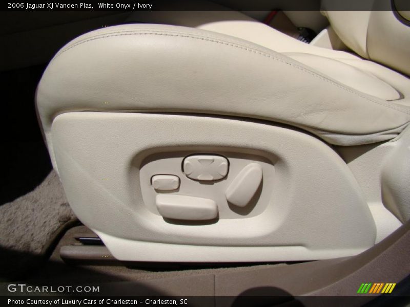 White Onyx / Ivory 2006 Jaguar XJ Vanden Plas