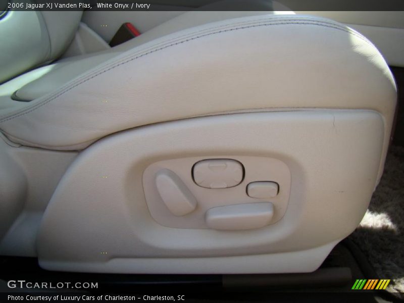 White Onyx / Ivory 2006 Jaguar XJ Vanden Plas