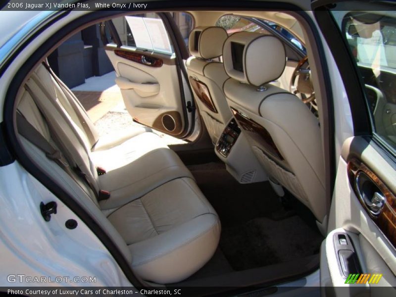 White Onyx / Ivory 2006 Jaguar XJ Vanden Plas