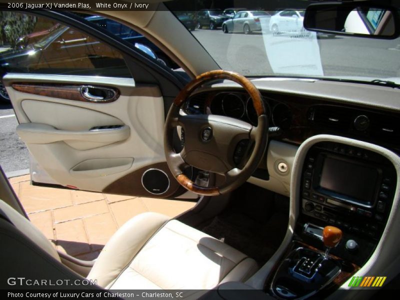 White Onyx / Ivory 2006 Jaguar XJ Vanden Plas