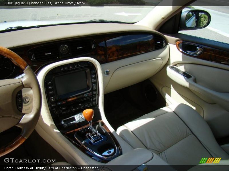 White Onyx / Ivory 2006 Jaguar XJ Vanden Plas