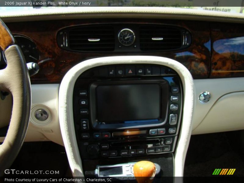 White Onyx / Ivory 2006 Jaguar XJ Vanden Plas