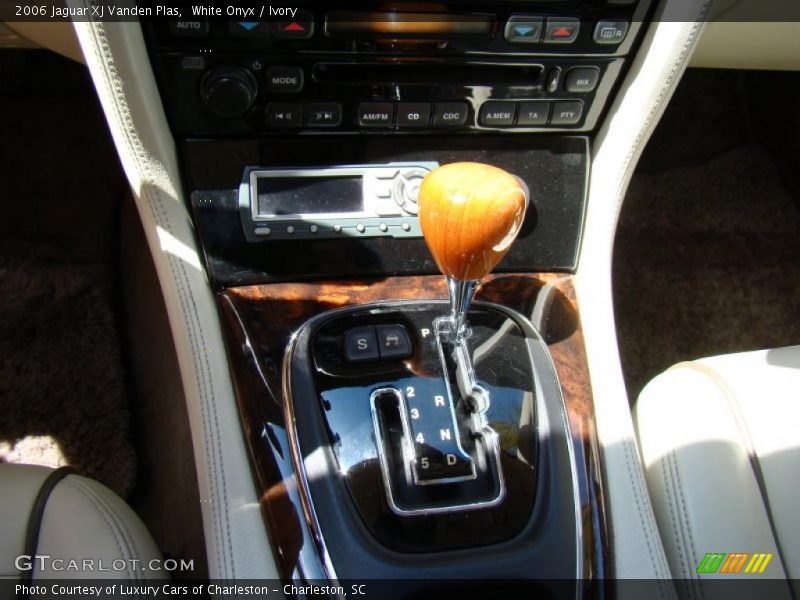 White Onyx / Ivory 2006 Jaguar XJ Vanden Plas