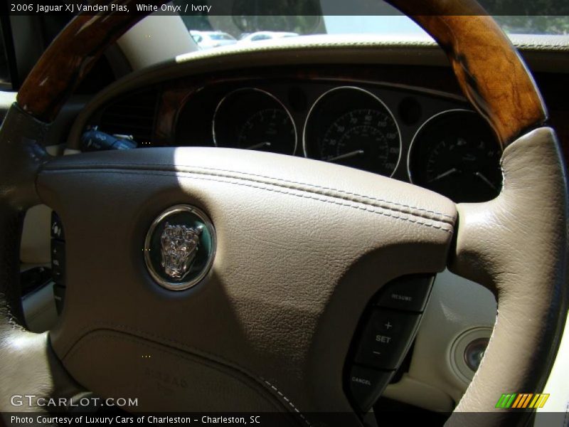 White Onyx / Ivory 2006 Jaguar XJ Vanden Plas