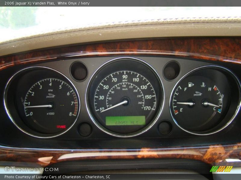 White Onyx / Ivory 2006 Jaguar XJ Vanden Plas