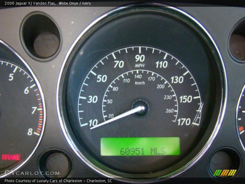 White Onyx / Ivory 2006 Jaguar XJ Vanden Plas
